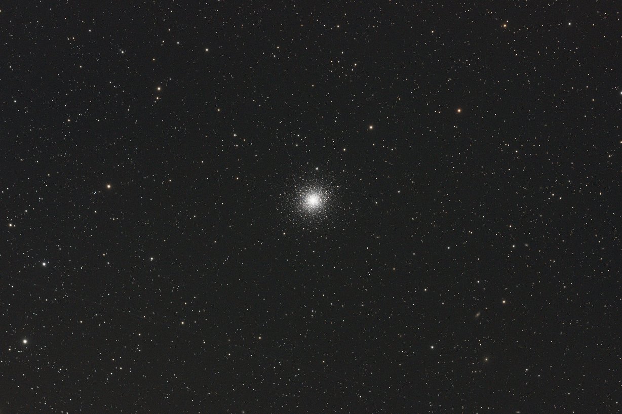 Messier 92 – Kugelsternhaufen im Sternbild Herkules