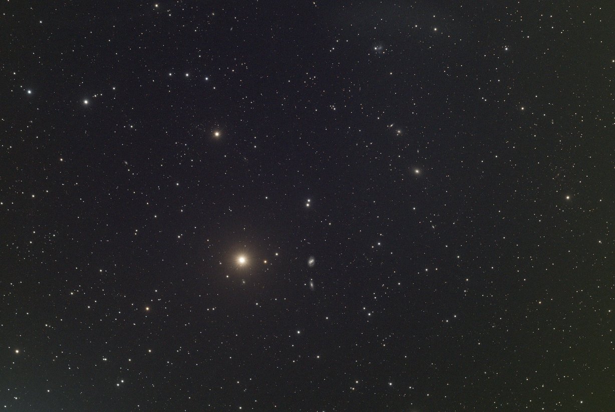 Messier 40 – Winnecke 4, Doppelstern im Sternbild Großer Bär